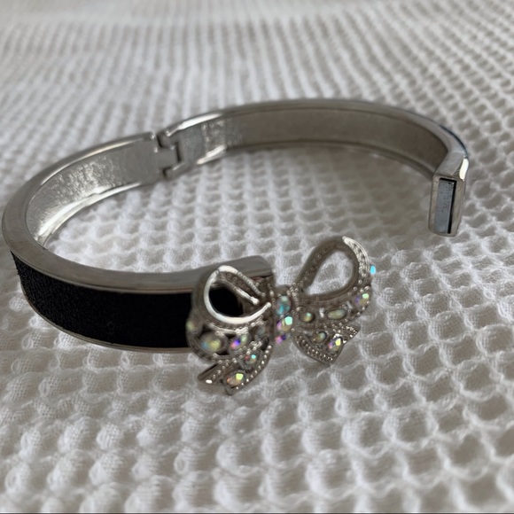 Betsy Johnson Rhinestone Bow Glitter Bangle Bracelet Black/silver - Picture 8 of 12
